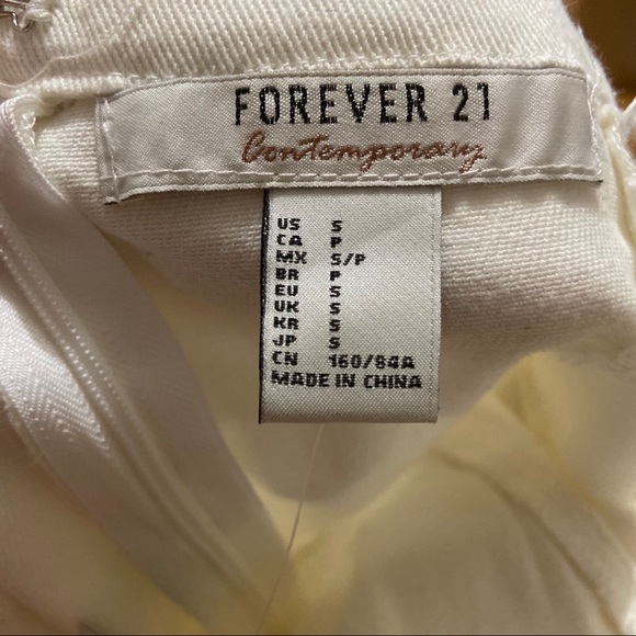 Forever 21 white jeans dress with pockets. NEW!! - Picture 4 of 7